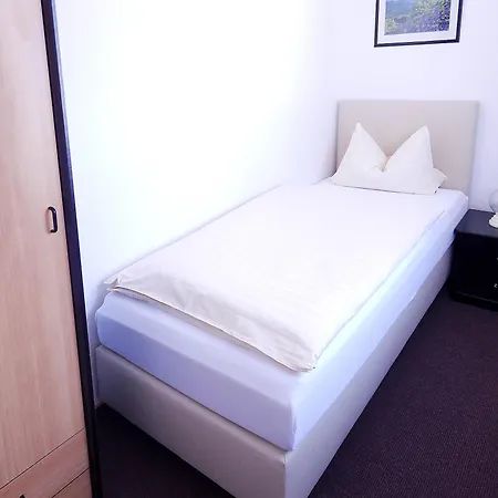 Und Hohe Rhoen Konukevi 3*