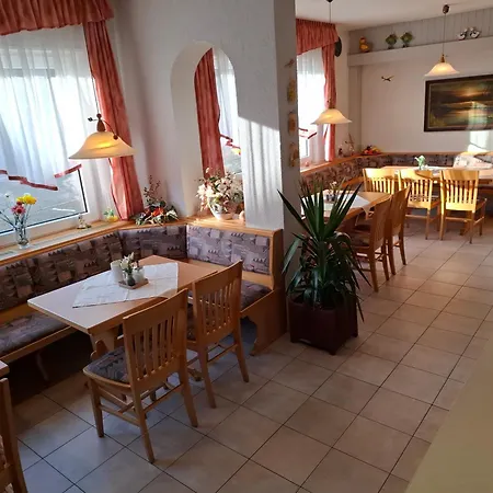 Und Hohe Rhoen Гостевой дом